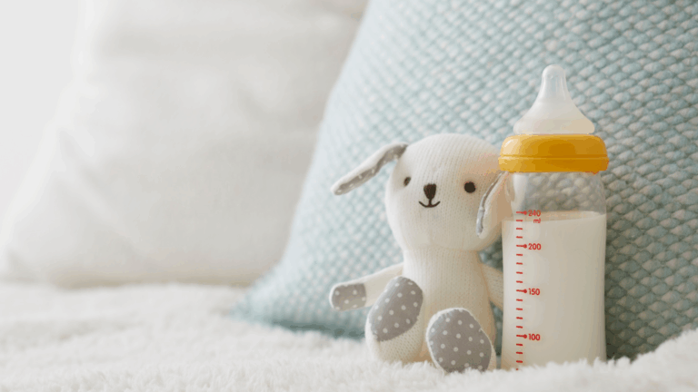 So lindern Sie Blähungen und Bauchweh bei Babys von sanften Bauchmassagen bis Wärmekissen