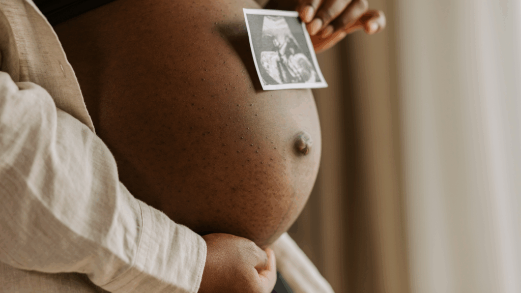 Natürlich durch die Schwangerschaft