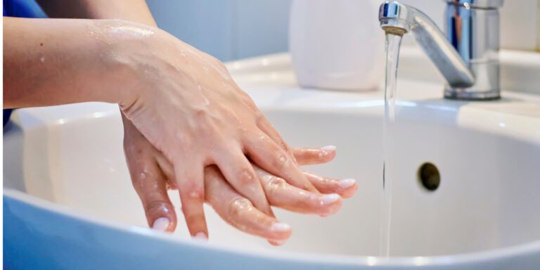 Beitragsbild Hautschutz im Alltag. Barriere stärken bei häufigem Händewaschen